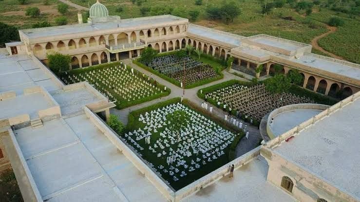 New Building Darul Uloom Faizan e Ashraf Basni
